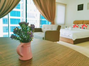 Simplicity Cozy For 2 -Trefoil Setia Alam- Near Setia City Mall-Setia Convention Centre
